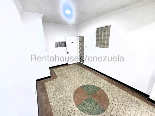 Apartamento Para Remodelar E Invertir En Chacao 25-24692 Db