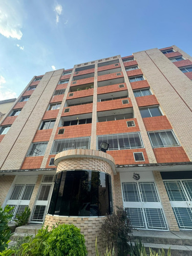 Se Alquila Apartamento Amoblado Con Vigilancia Y Pozo En La Av. Bolivar 