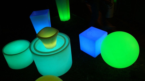 Imagen 4 de 8 de Muebles Led , Cubos Led, Muebles Iluminados Arriendo