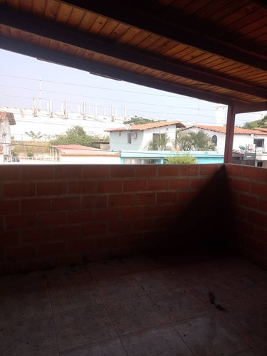 Se Vende Casa En Urb. Los Castores -san Joaquin.