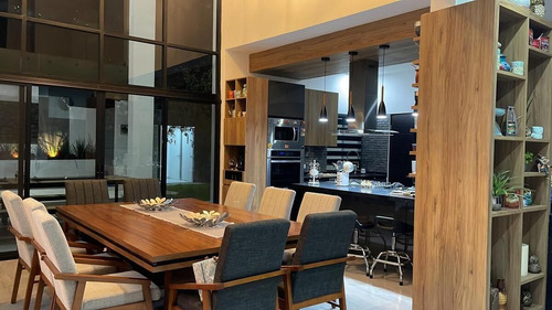 Casa En Venta En El Barrial En Santiago Nuevo Leon