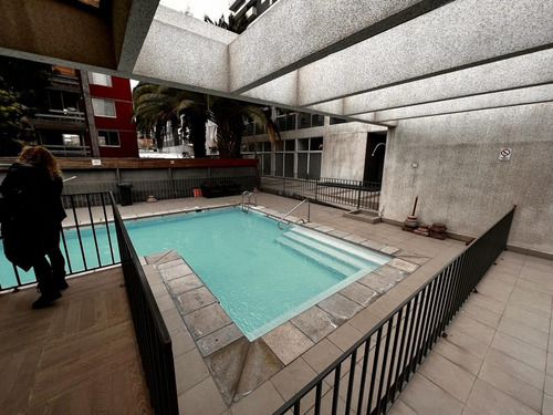 Departamento En Venta, Metro Irarrázaval A Una Cuadra