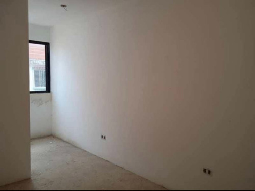 Casa En Urb Quintas Del Norte Naguanagua Tipo Townhouse Amplia En Obra Gris Jose Felix