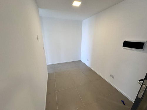 Departamento De 2 Dormitorios En Alquiler En Barrio Gral. Paz - Torre Alto Paz