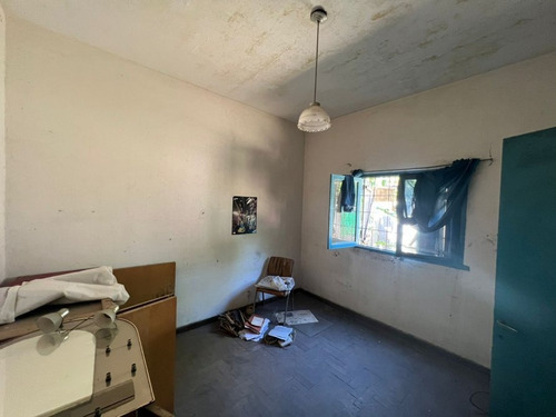 Imagen 8 de 14 de Casa En Esquina A Refaccionar En Muy Buena Zona