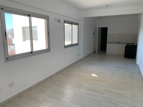 Imagen 5 de 13 de Monoambiente Divisible De 32 M2!! Excelente Ubicación