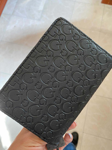 Funda Para Portadocumento Guess Ibil-krp001 Con Diseño Liso - Negro