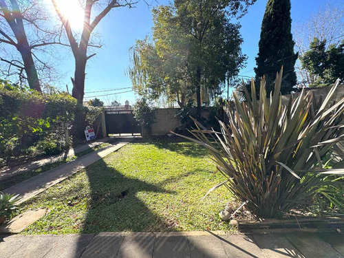Casa 6 Ambientes Jardin Pileta Cochera Luzuriaga