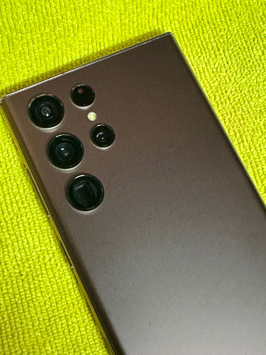 Samsung Galaxy S22 Ultra Excelentes Condiciones Y Una Increíble Cámara Un Zoom Excelente Me Encantó Para Juegos (Usado)