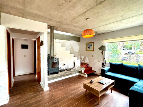 Piriápolis, Punta Fría. Casa En Venta. 500 Metros De La Playa San Francisco. 3 Dormitorios, 2 Baños