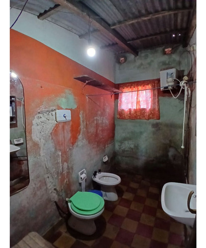 Imperdible Precio !!! Importante Terreno Con Casa A Reciclar!!! Barrio 17 De Agosto.