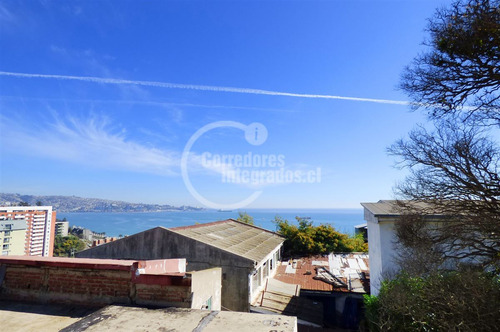 2 Pisos, 7 Dorm. Con Gran Patio En Valparaíso