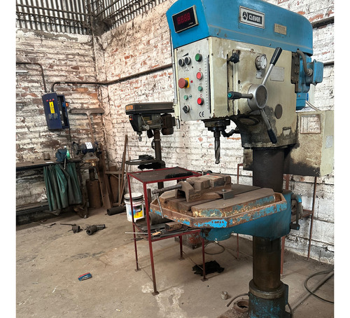 Minicargadora Implementó Aditamento Excavador Bob Cat 607