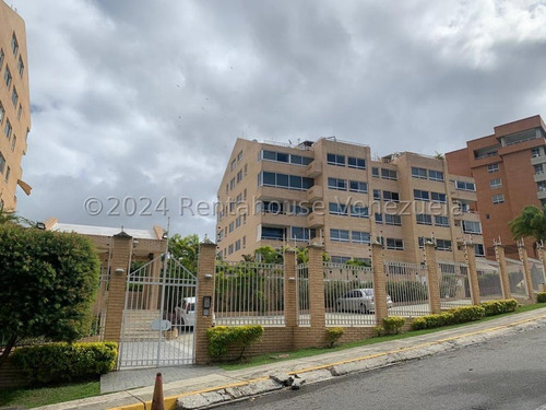 En Venta Hermoso Apto, En Una Zona Que Te Invita A La Paz Y Confort $mls 24-3161 Hilda.