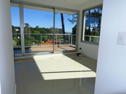 Imagen 5 de 30 de Venta De Apartamento En Mansa, Punta Del Este - Sin Muebles