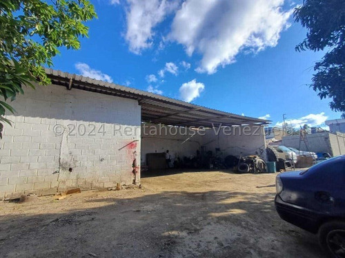 Raiza Suarez Vende Sensacional Terreno Comercial, Zona Oeste De Barquisimeto,-2 5 8 3 3-, Posee 496mts2, Ideal Para Taller, Posee Estacionamiento Amplio, Y Esta Apto Para Remodelar A Tus Gustos....