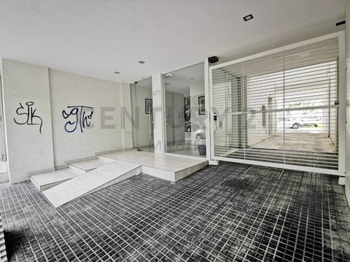 Imagen 16 de 17 de Departamento De 1 Dormitorio En Venta Con Balcón Al Frente En La Plata