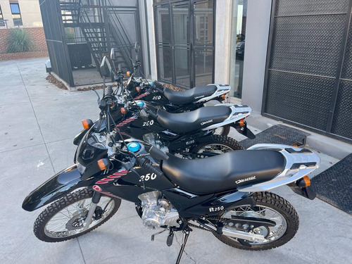 Imagen 13 de 15 de Okinoi R250 Enduro No Benelli Motomel Tornado Corven
