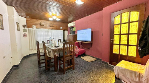Casa En Planta Baja, Ideal 2 Familias Con Patio, Terraza Y Cochera