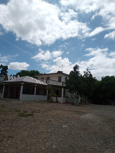 Vendo Enorme Casa De Dos Nivel En Santiago A Una Esquina De La Circunvalación Norte, República Dominicana
