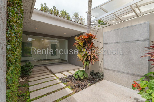 Se Ofrece En Venta Espectacular Y Hermosa Casa Quinta Ubicada En Los Geranios En El Hatillo