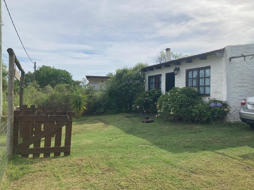 Comoda Casa Con Gran Terreno En Playa Hermosa A Excelente Precio