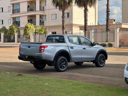 Mitsubishi L200 L200 Tri. Outdo. GLS 2.4 CD 4x4 Die. Aut