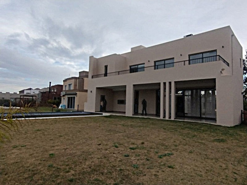 Casa Nueva,5 Amb, Con Jardín Y Pileta, Hab D/ Servicio, Brrio El Principado, Canning