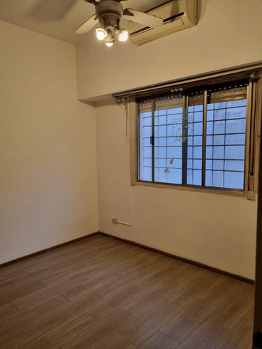 Castelar Norte. Casa 4 Amb. Luminosos. P.baja. Pieta/terraza/fácil Acceso Autopista. P.alta Playroom Solo Venta Directa