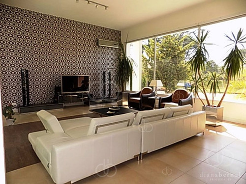 Imagen 3 de 28 de Casa En Mansa, 4 Dormitorios, Piscina Climatizada, En Barrio Privado, Punta Del Este