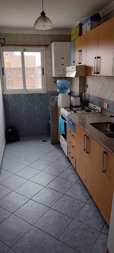 Imagen 5 de 10 de En Venta A 1 Cuadra De Estacion En Edif. De Categoria Depto 2 Amb C/ Balcon Y Cochera En Lanus (027)