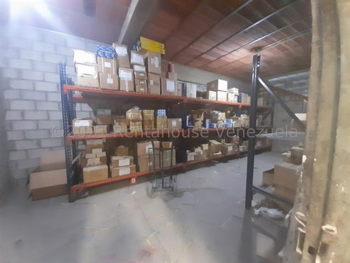 Hector Piña Vende Galpon En Zona Industrial I, 25-8476