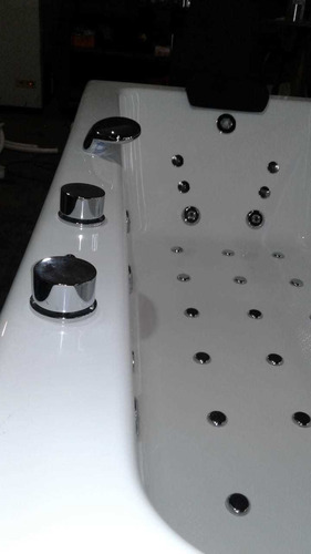 Imagen 9 de 10 de Jacuzzi Max Minimalista 180x80 14 Jet 1,5 Hp 2 Almohadas Kit