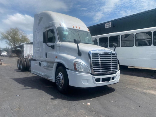 Freigthliner Cascadia Chasis Cabina Torton Blanco