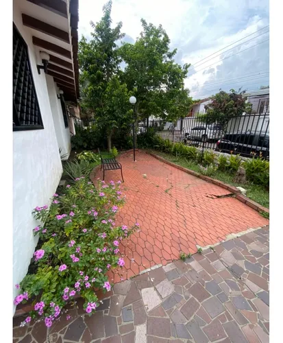 Venta Casa De 380mts2 En Ciudad Jardín, Sur De Cali 8603.