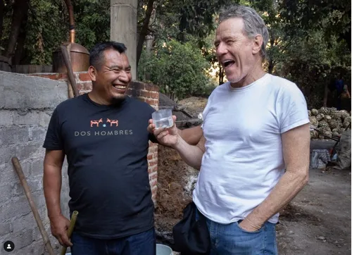 Dos Hombres Mezcal Aaron Paul E Bryan Cranston Breaking Bad Dos Hombres Mezcal Aaron Paul E Bryan Cranston Breaking Bad