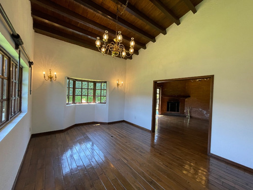 Casa En Venta En Acopilco En Privada Con Club Hípico.