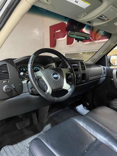 Imagen 6 de 8 de Chevrolet Silverado Lt