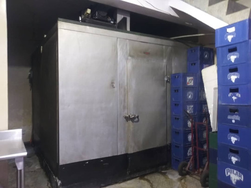 Imagen 9 de 14 de Casavenezia Br Vende Fondo De Comercio De Licoreria Calle Guaicaipuro
