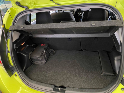 Imagen 10 de 12 de Toyota Prius Prius C Premium