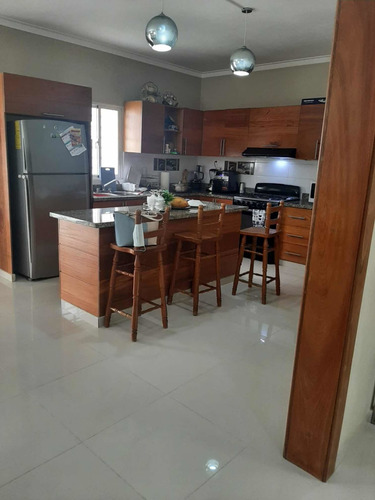 Casa Ubicada En El Residencial Las Orquideas, La Romana