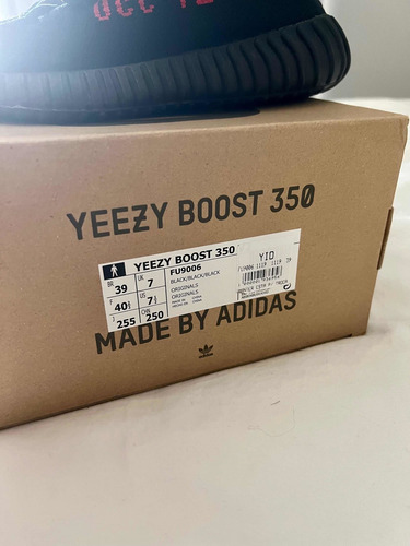 Imagem 5 de 6 de adidas Yeezy Boost 350 V2 Black Red (bred) 39 Br - Usado 3x