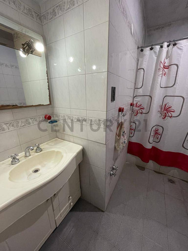 Venta Casa 5 Ambientes - Padua Centro - Con Parque Y Pileta