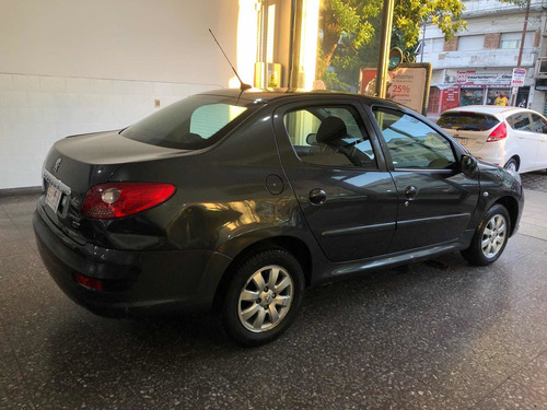 Peugeot 207 1.4 Sedan Xs 2010 Permuto / Financio !!