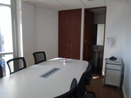 Tranqueras- Las Condes 110 M2 Con 7 Privados Y 3 Baños