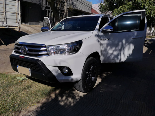 Imagen 11 de 13 de Toyota Hilux 2016 2.8 Cd Srv 177cv 4x4 At