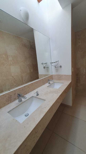 Casa En Venta En Paseos Del Bosque, 3 Recámaras, 2.5 Baños, Gran Ubicación !!