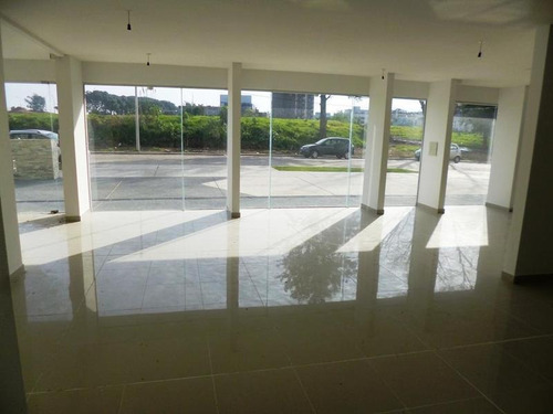 Venta De 3 Locales Comerciales A Estrenar En Buceo Frente Plaza Italia