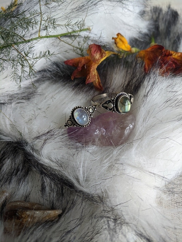 Anillo De Alpaca Indú Con Baño De Plata Y Piedra Natural