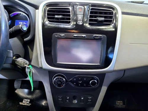 Imagen 13 de 16 de Renault Logan Privilege Full 1.6n | 2018